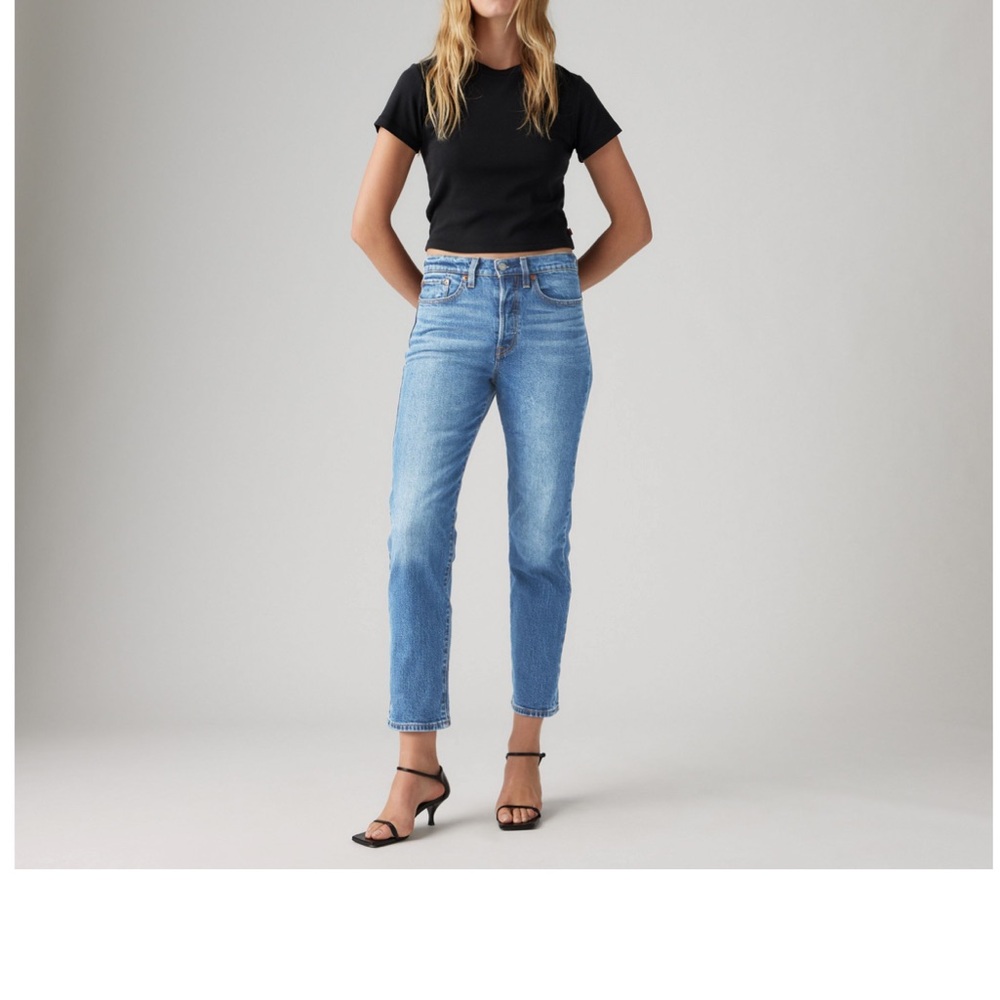 Levi's Women's Wedgie Straight Fit Jeans in Light Blue Denim (“Christina”)